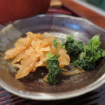 Washokudokoro Tsukiyama - 細切り大根とからし菜の漬物アップ