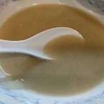 百菜 - やや塩気の強いトンコツスープ