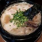 博多一双 - チャーシュー麺(硬め)750円