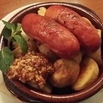 baru Publo - 【H28.2.13】 大和豚の極太ソーセージと新じゃがのロースト２本６００円。