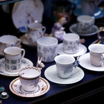 喫茶 ソワレ - 高級感を漂わせるカップがズラリと。