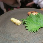 アカ - チーズとパンに