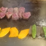 神戸ステーキハウス 和豪 - シェフが鉄板で丁寧に焼いて下さるお肉