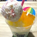 サーティワンアイスクリーム - クラッシュアイスのトロピカルピーチ(アイスは期間限定のストロベリーチーズケーキ、税込450円)