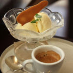 珈琲舎 珈紋 - アフォガード