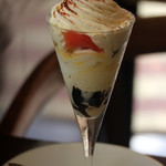 珈琲舎 珈紋 - ティラミスパフェ