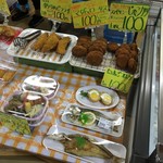 東海林鮮魚店 - 色んな惣菜が売られてました。
