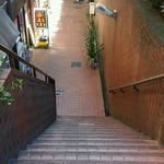 ビートイート - お店は階段おりた地下