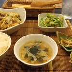 中華処 青天 - 週替わり定食　今日は鶏唐揚げの野菜餡かけ