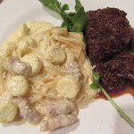 森の中のレストラン こどう - 信州プレミアム牛の軽井沢黒ビール煮込み、パスタ