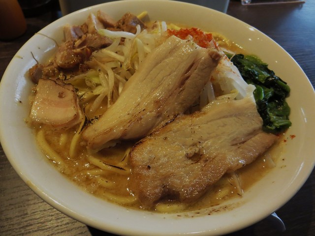 学生から絶大な人気のある『にぼ次郎』石山にオープン！』by ☆かず