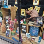 Waterstones - 一階ショーウィンドウ