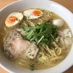 味玉 鶏白湯そば 大 790円 税込 パセリかけ