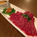 焼肉龍音 - レアステーキユッケ風