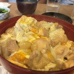 鳥焼 辰の字 - 鶏料理屋の親子丼は、シンプルに鶏と卵のみ