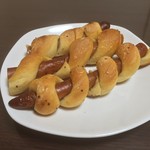 粉とクリーム - ぐるぐるウインナーを食べやすい長さで切断。自宅にて