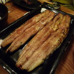 かぶと - 白焼♪養殖の鰻を蒸さずに白焼きにしてあります。