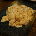 焼肉　時しらず - シロ（１人前オーダですが若干つまんでます）