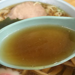 広東 - 醤油効いたスープ