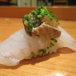 平目と平目の肝をのせたもの