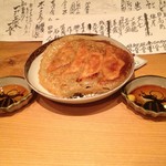 酒亭 沿露目 - 餃子　カラシ醤油をつけて