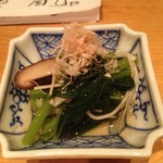 酒亭 沿露目 - （お通し）モロヘイヤと長芋のすりおろし