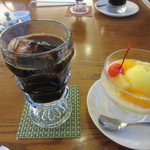 三和珈琲館 - 私はフルーツヨーグルトセット８８０円、ヨーグルトはブルーベリーとフルーツヨーグルトがありました。
            