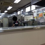 横浜らーめん 本牧家 - 201608  本牧家  店内（座席より右まわり）→