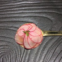 銀座 レストラン オザミ - ラディッシュのパイ
