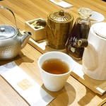 かつ工房和幸 - テーブルの上