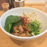 カーザ ルカ - ラー博は俺の社員食堂。  日伊辛半拉麺二番勝負 其の弐 ミニペペロソチーノ和え麺！  辛さはMAXの5辛！  ヤサイプリタツでヘルシーに見えるな。