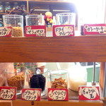 牛小屋のアイス - トッピング(これでも一部です)