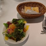 フラットリア - ランチセットのパンとサラダ