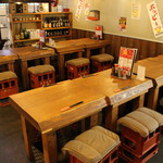 Sumibi Yakitori Niko Mira-Men Appare - テーブル席です！昔ながらの雰囲気に良いしてれみてください！