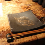 ろばた 翔 - ん？　お皿に文字が描かれている？