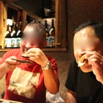 ろばた 翔 - スープを美味しそうにすするおじさまたち：笑