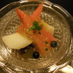 しのはら - 甲賀スイカ，デラウエア，ベリーエース，梨の蜂蜜ゼリーのパッションフルーツソース
      