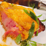 リストランテ 薫 - 仙台牛ステーキの断面、ウニがたっぷり