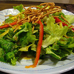 石臼びき手打そば　悠庵 - 揚げそばと水菜のパリパリサラダ