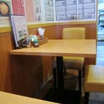 たくま食堂 - 私は一人だったから壁際の小さいテーブルで食事させていただきました。