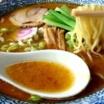 らぁめん とん平 - 味噌らぁめん【麺&スープ】