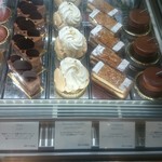 パティスリー アクイユ - 定番から個性派まで、上品でセンス抜群のケーキがズラリその1