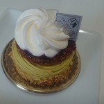 パティスリー アクイユ - ナポレオンパイをイメージしたボナパルト540円