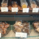 パティスリー アクイユ - ガレットやサブレ、ケークなど焼き菓子も全部美味しそう！