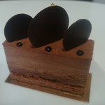 パティスリー アクイユ - 華やかで濃密なチョコガナッシュと、爽やかな苦味の晩柑コンフィ入りクッキーの絶妙なコンビ