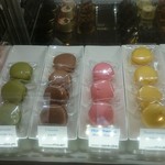 パティスリー アクイユ - 素材の組み合わせが魅力的、パステルカラーのマカロン