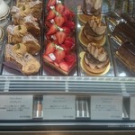 パティスリー アクイユ - 定番から個性派まで、上品でセンス抜群のケーキがズラリその2