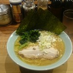 鶴一家 - 豚骨ラーメン700円味玉100円