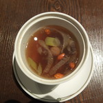 中国飯店 紫玉蘭 - うこっけい入り薬膳蒸しスープ