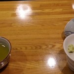 巴町 砂場 - 最初にお茶などを出してくれます。